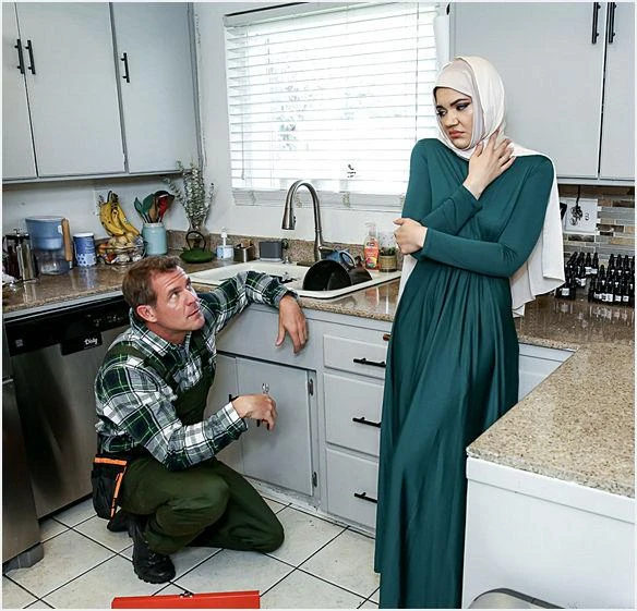 Naudi Nala - Handyman Helps Hijab Babe With Her First Time FullHD 1080p/HD 720p