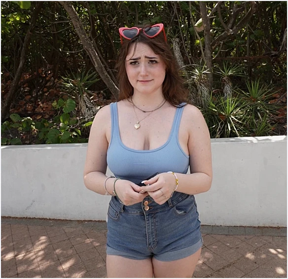 Lilibet Saunders - It's Too Big FullHD 1080p/HD 720p