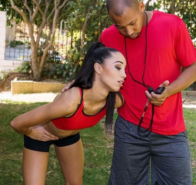 Ricky Johnson, Alexis Tae - Track And Feel Her SD/1080p