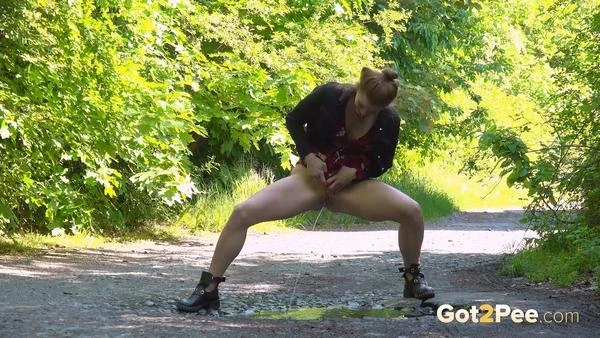 Pissing Сhrissy rushes (1080p)