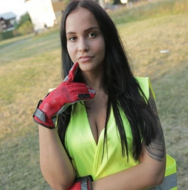 Jennifer Mendez - Litter Picker Fucked in the Woods SD/720p/1080p