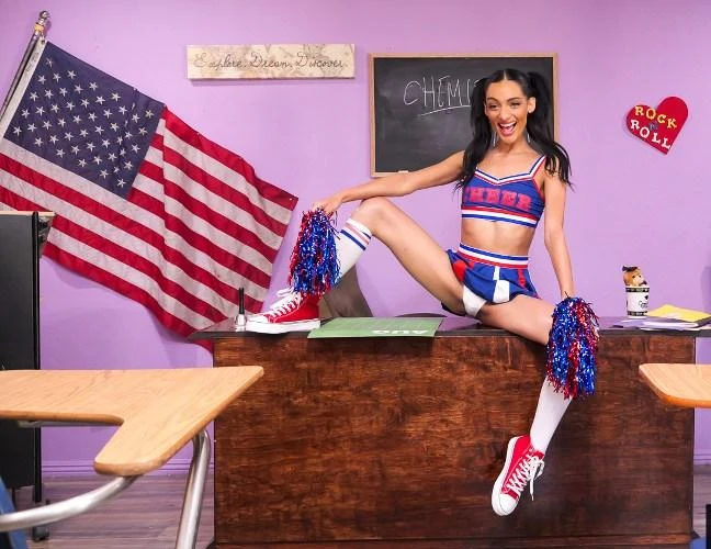 Laynee James - Tempting The Professor FullHD 1080p/HD 720p