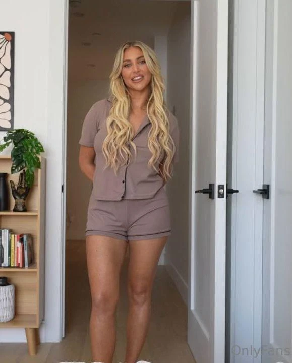 Kayley Gunner - Fucking My Highschool Crush FullHD 1080p