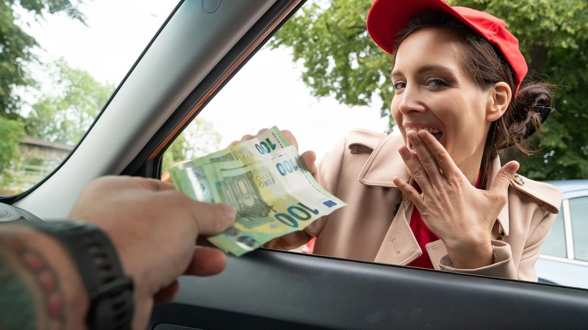 Public Agent - Mia Moone [1080p]