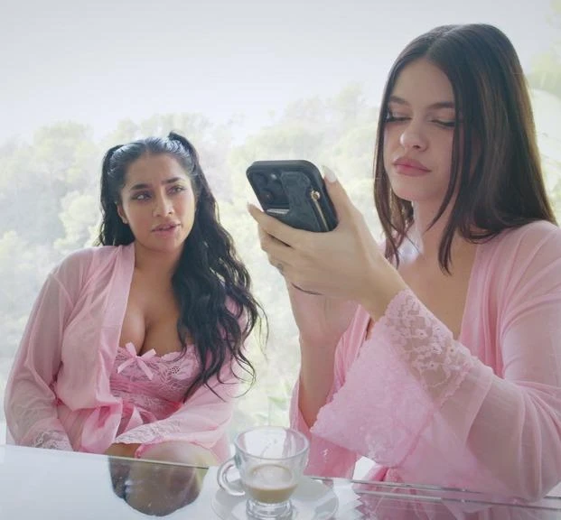 Yasmina Khan, Rossa Vaxx - Wild Orgy Rossa Vaxx And Yasmina Khan vs 5 Huge Cocks FullHD 1080p/HD 720p