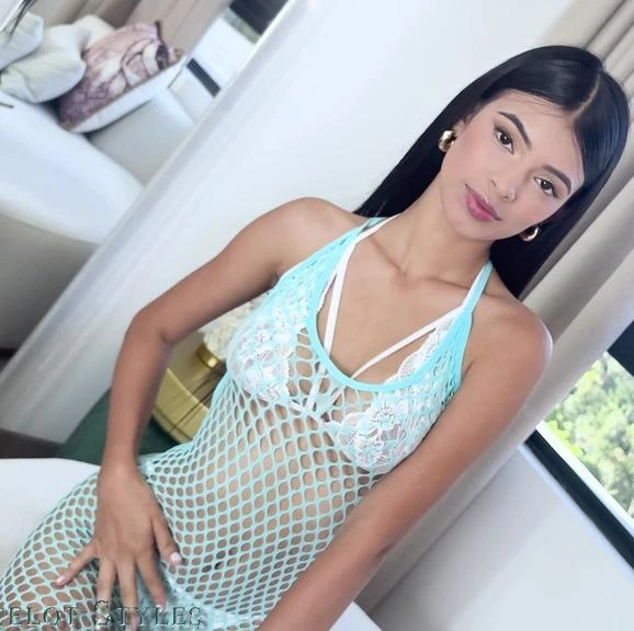 Ellie Nova - This debut is so hot! The newbie Ellie Nova is taking Lancelot's big cock FullHD 1080p/HD 720p