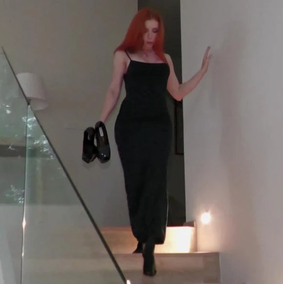 Sweetie Fox - Busty Stranger Mistook the House and Offered to Fuck 4K 2160p