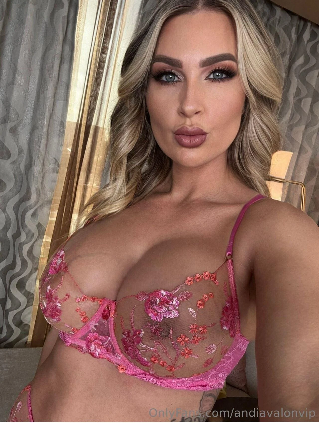 Andi Avalon - Onlyfans Pictures