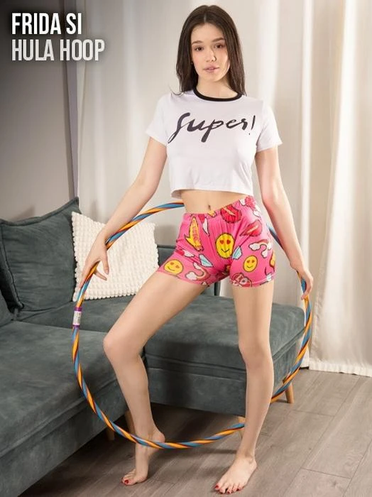 Frida Si - Hula Hoop