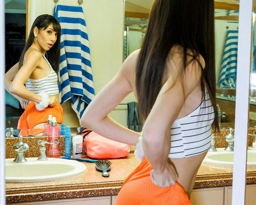 Judy Jolie - Consoled By My Stepdaughter - SD/1080p