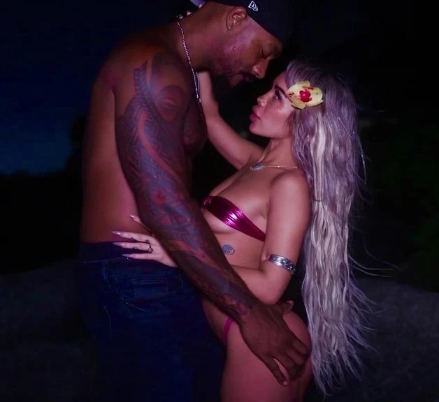 Luna Luxe - Public Beach Fuck - Petite Asian Luna Luxe Takes My Whole BBC FullHD 1080p/HD 720p