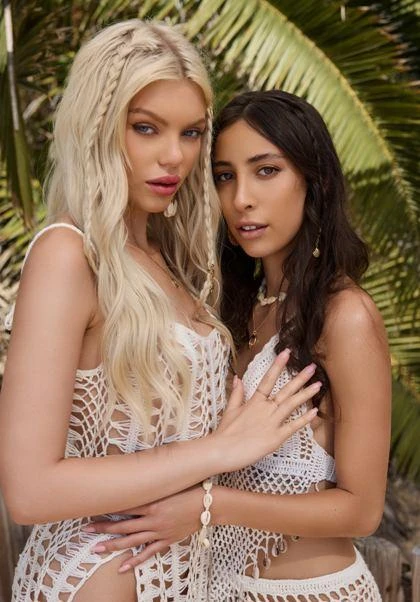 Ashby Winter, Eva Generosi - Two Beach Babes Have Hot Group Sex 4K 2160p/FullHD 1080p/HD 720p