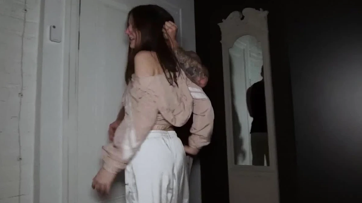 Broken Sluts - Margo Von Teese [1080p]