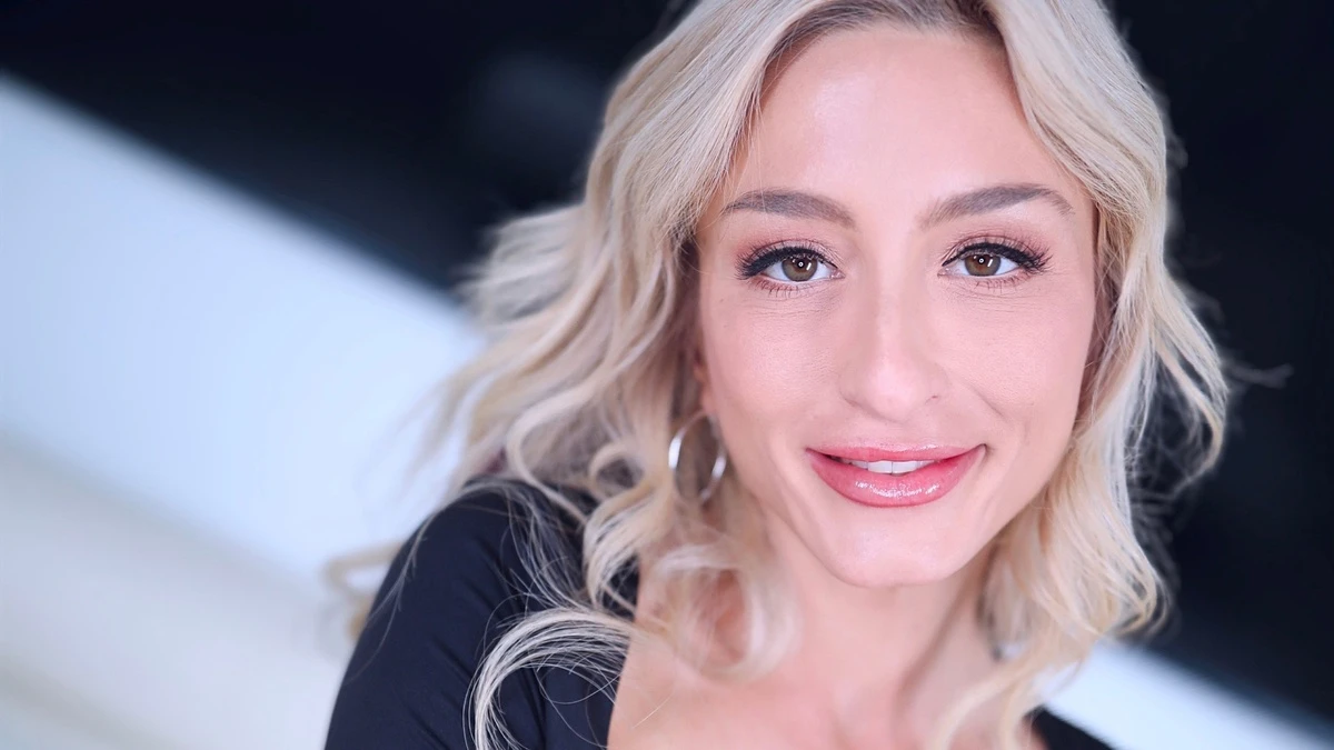 Amateur Allure - Kathryn Mae [1080p]
