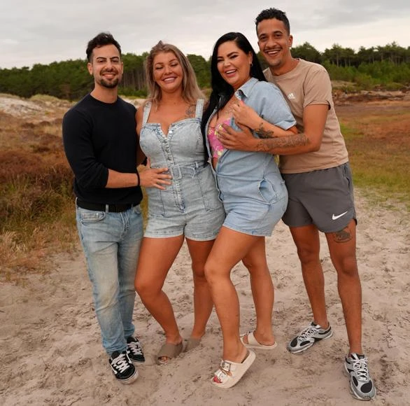 Bad Bunny, Gaby Hofstede - Wil Je Nou Gluren Of Kwartetten? want ze hadden zelf geen harde pik meegenomen FullHD 1080p